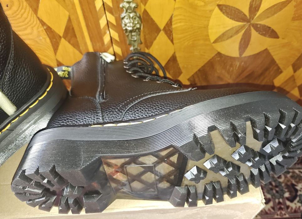 Wysokie Glany osmio dziurkowe nowe rozmiar 39