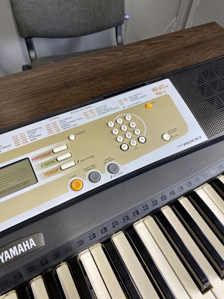Yamaha PSR-R200 обучающий синтезатор