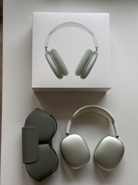 Air Pods Max / Apple