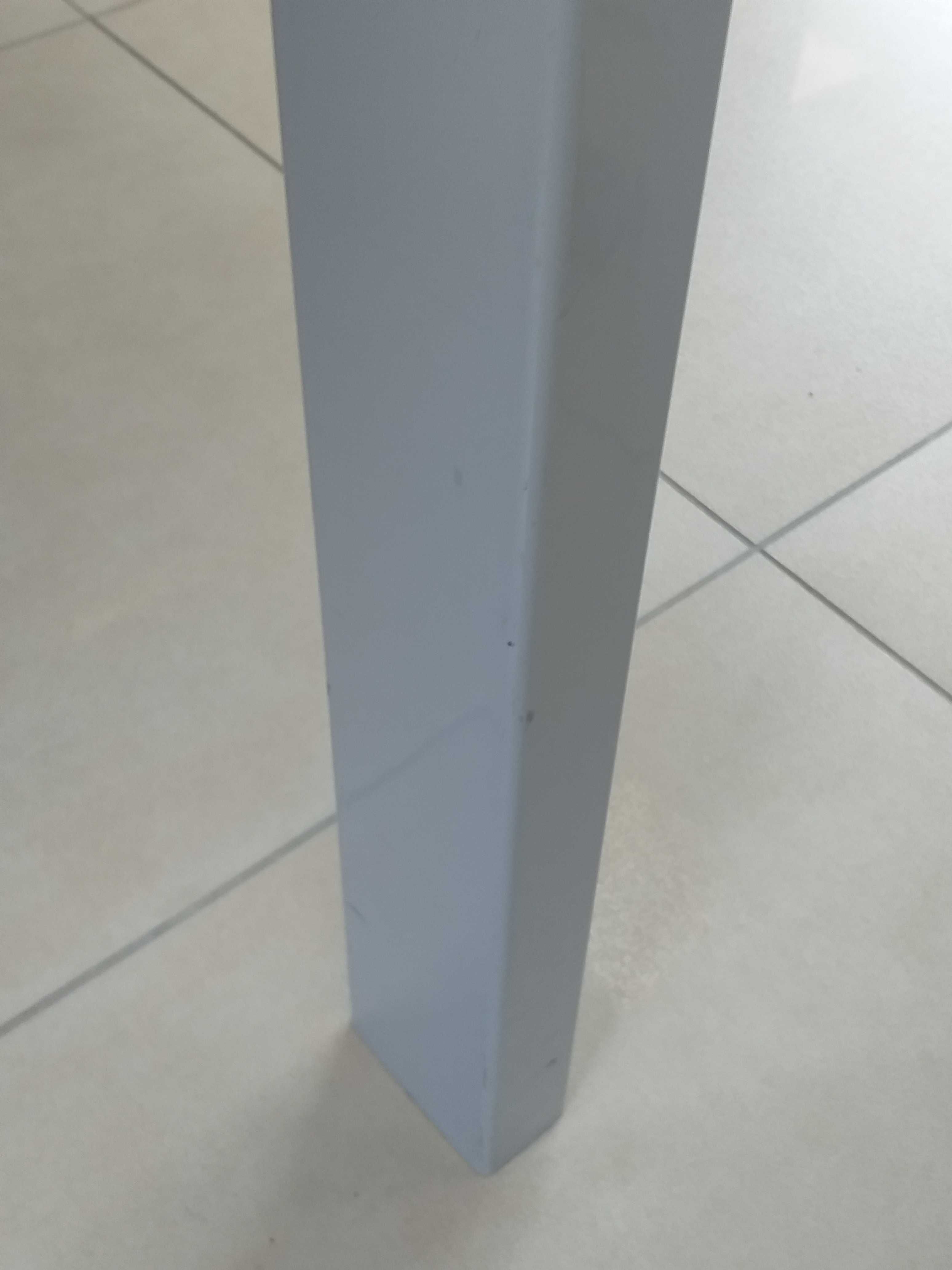 Piękny i solidny stół dębowy