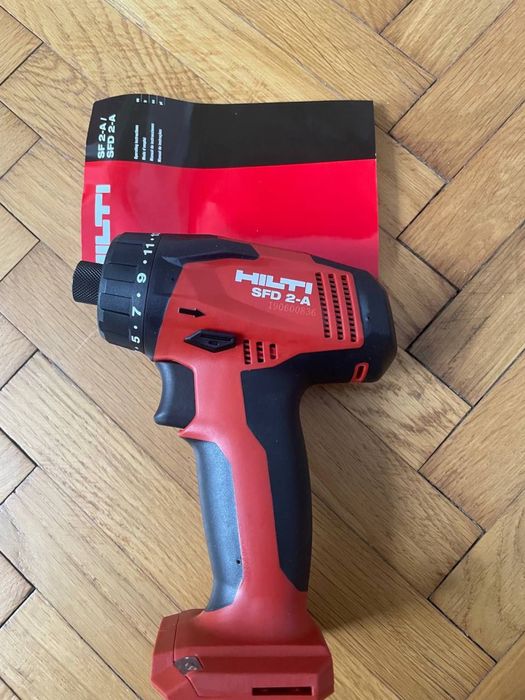 Інструменти, шуруповерт, акумуляторні батареї, зарядна станція