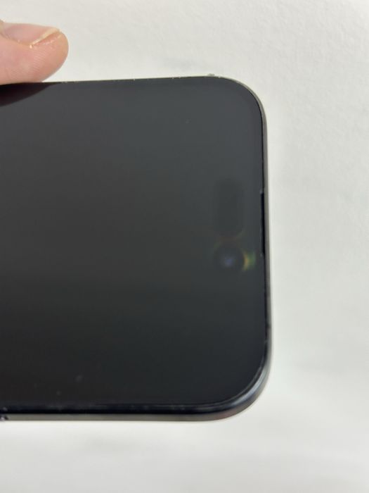 Дисплей iphone 15 pro з дефектом