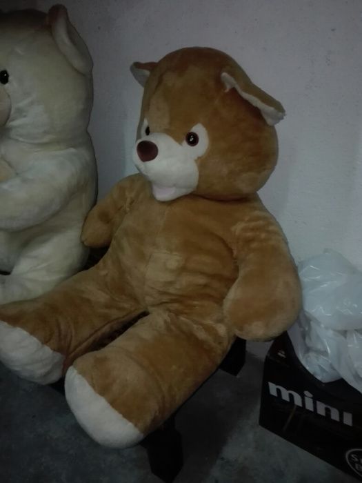 Urso gigante de peluche