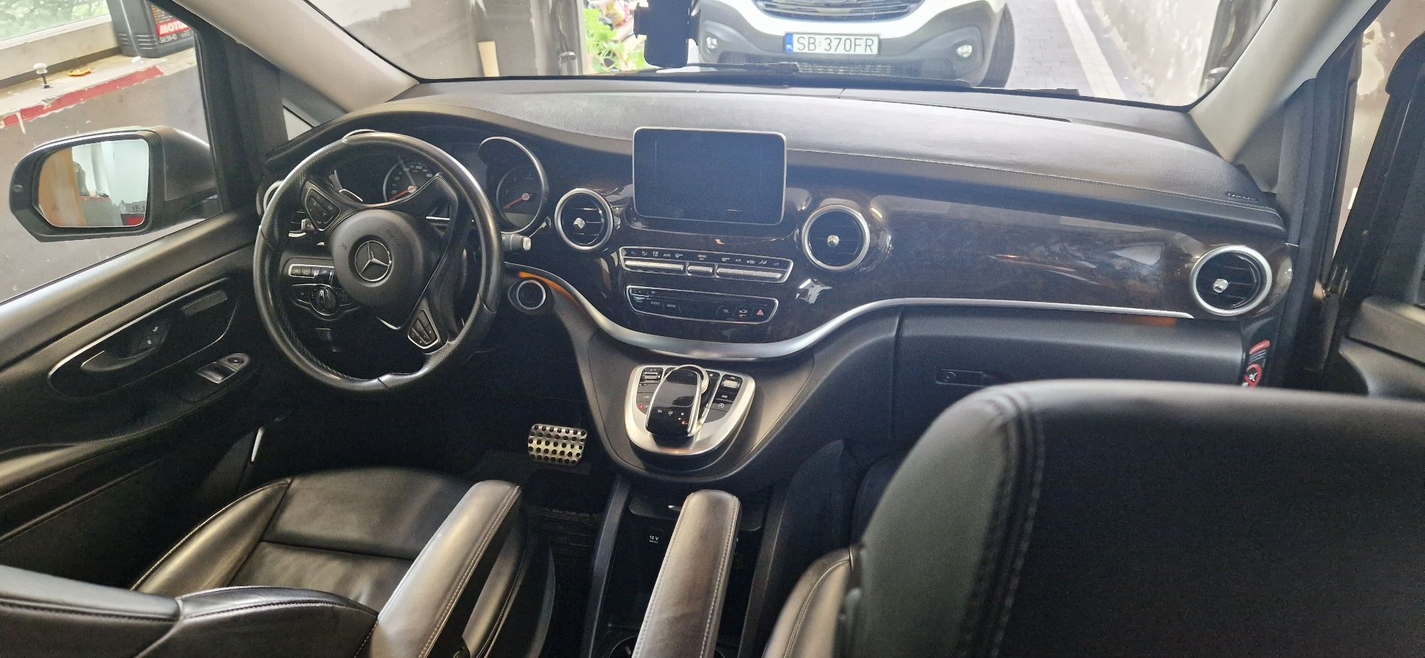 Wynajem busów  VIP BUS mercedes benz klasa V 6osób fv23%
