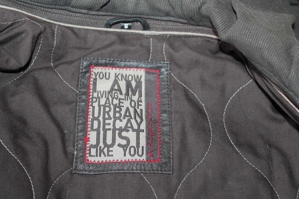 Кожаная мужская куртка бомбер  Angelo Litrico. Размер S.