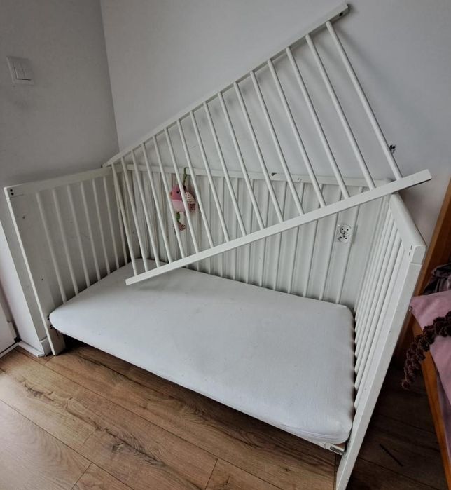 Łóżeczko dziecięce z materacem