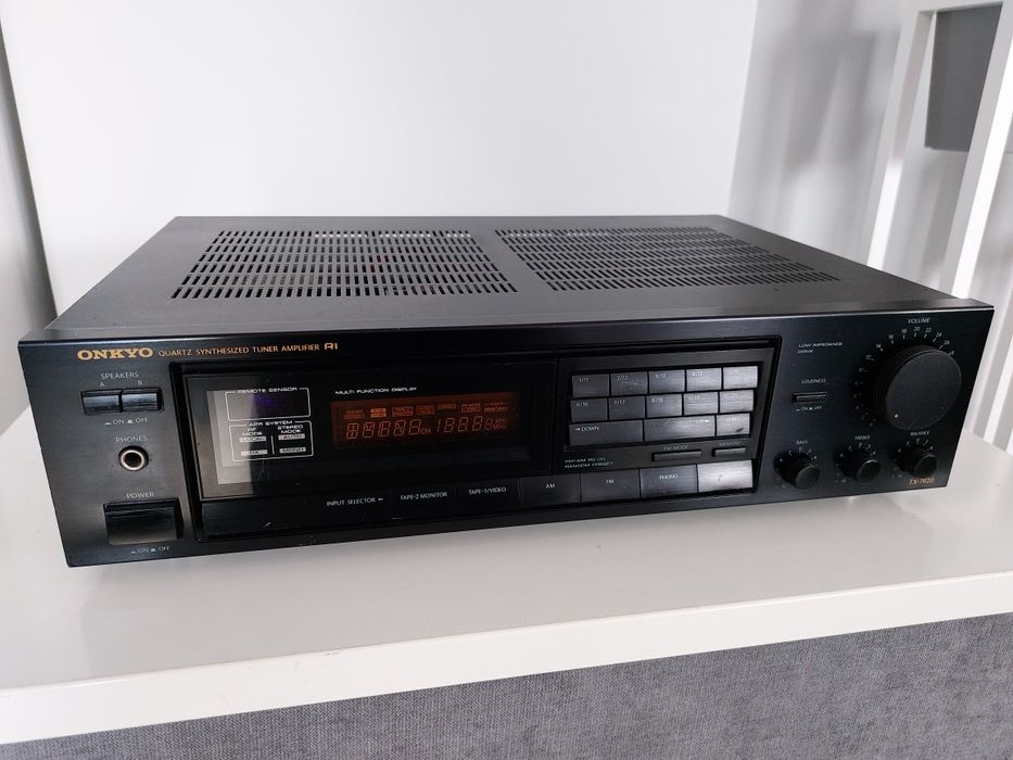 Amplituner Onkyo R1 TX7620