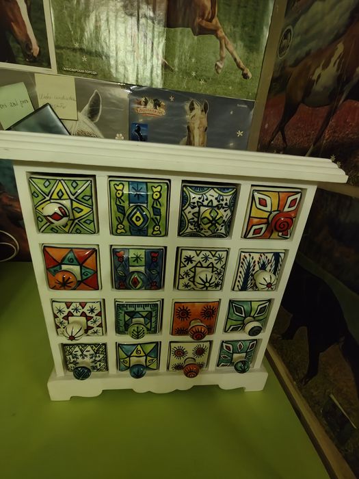 Міні скриня з маленькими шухлядкаминеймовірний