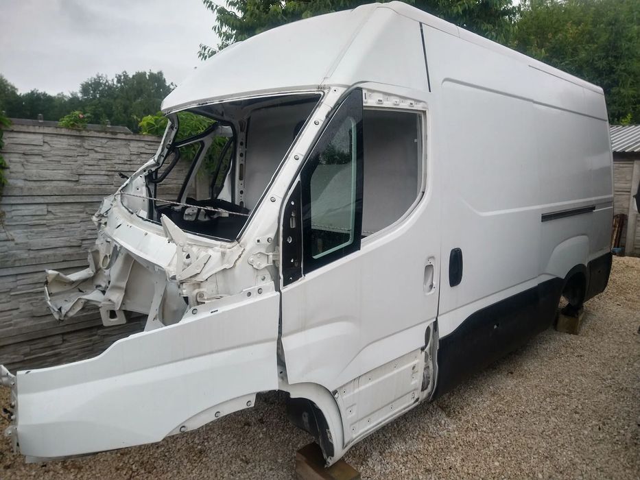 11477. Karoseria buda boki ćwairtka dupa Iveco Daily 14-