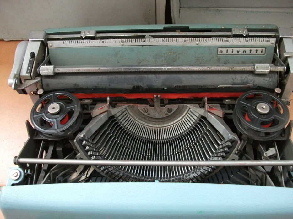 Máquina de escrever Olivetti Lettera 32