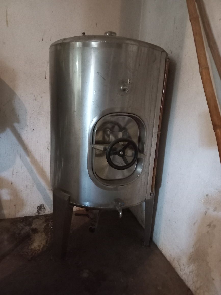 Cuba de inox para  vinho  , está  como  nova