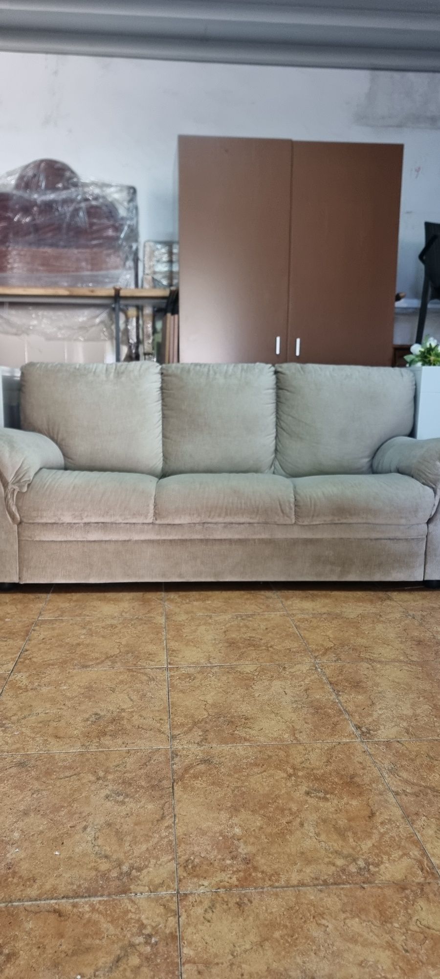 Sofa de 4 lugares em tecido