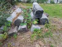 Słupy granitowe łupane granit 170x25x25