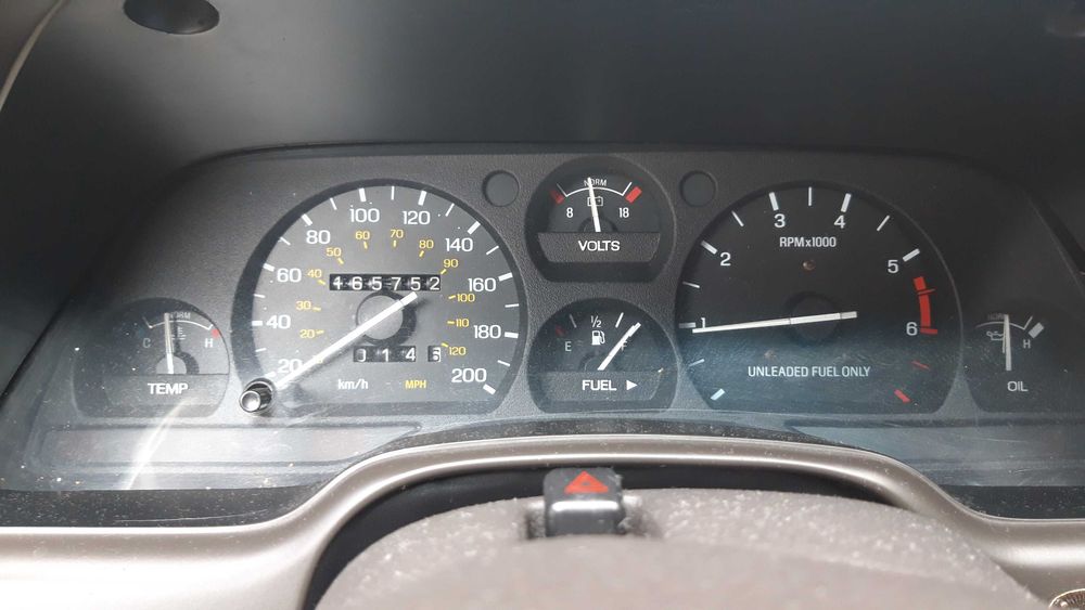 Ford Thunderbird USA V8 RWD zarejestrowany na zabytek żółte tablice