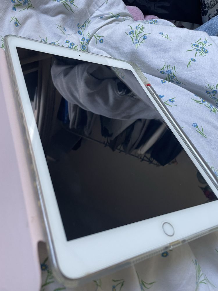 Ipad 7 generacji 32gb 10,2” jak nowy z akcesoriami silver