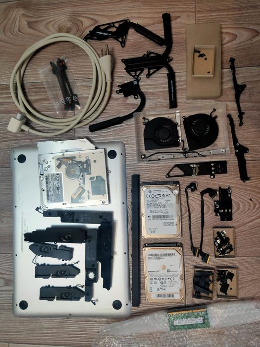 Оригінальні деталі на Macbook a1278 a1286