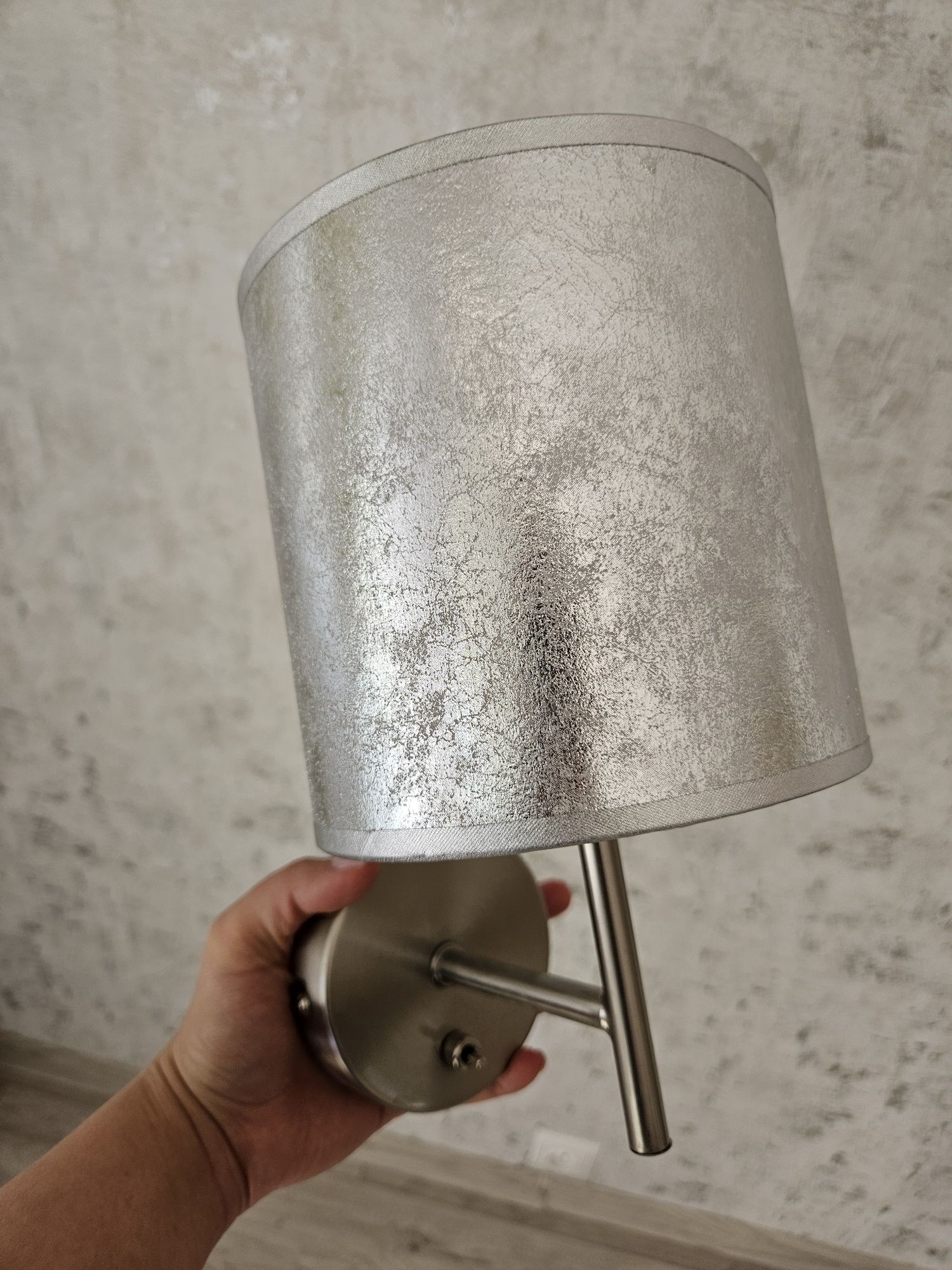 Szara lampa ścienna kinkiet