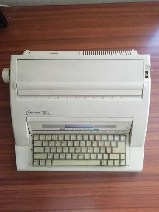 Maquina de escrever eléctrica, marca International 160X