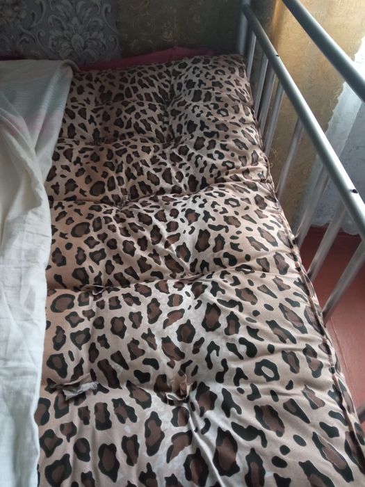 Продаюттся два полуторних панцерних ліжка.