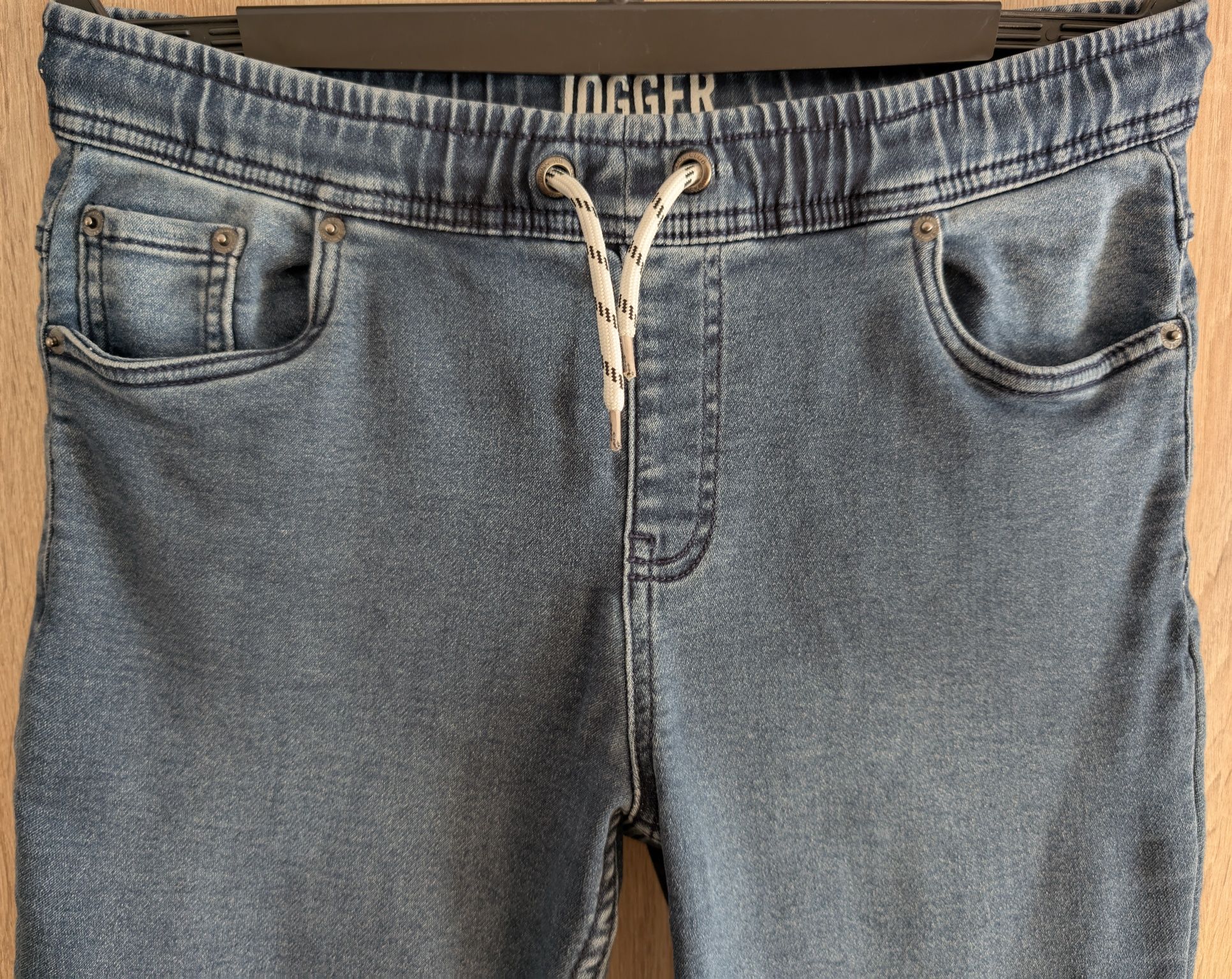 Jogger spodnie jeans firmy Cool Club