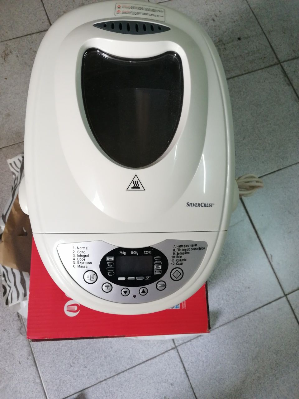 Máquina nova para fazer pão