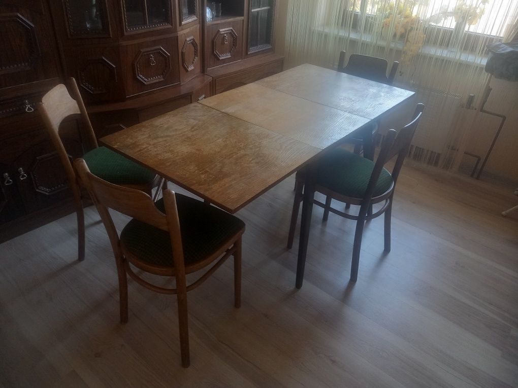 Stół plus 4krzesła. Antyk