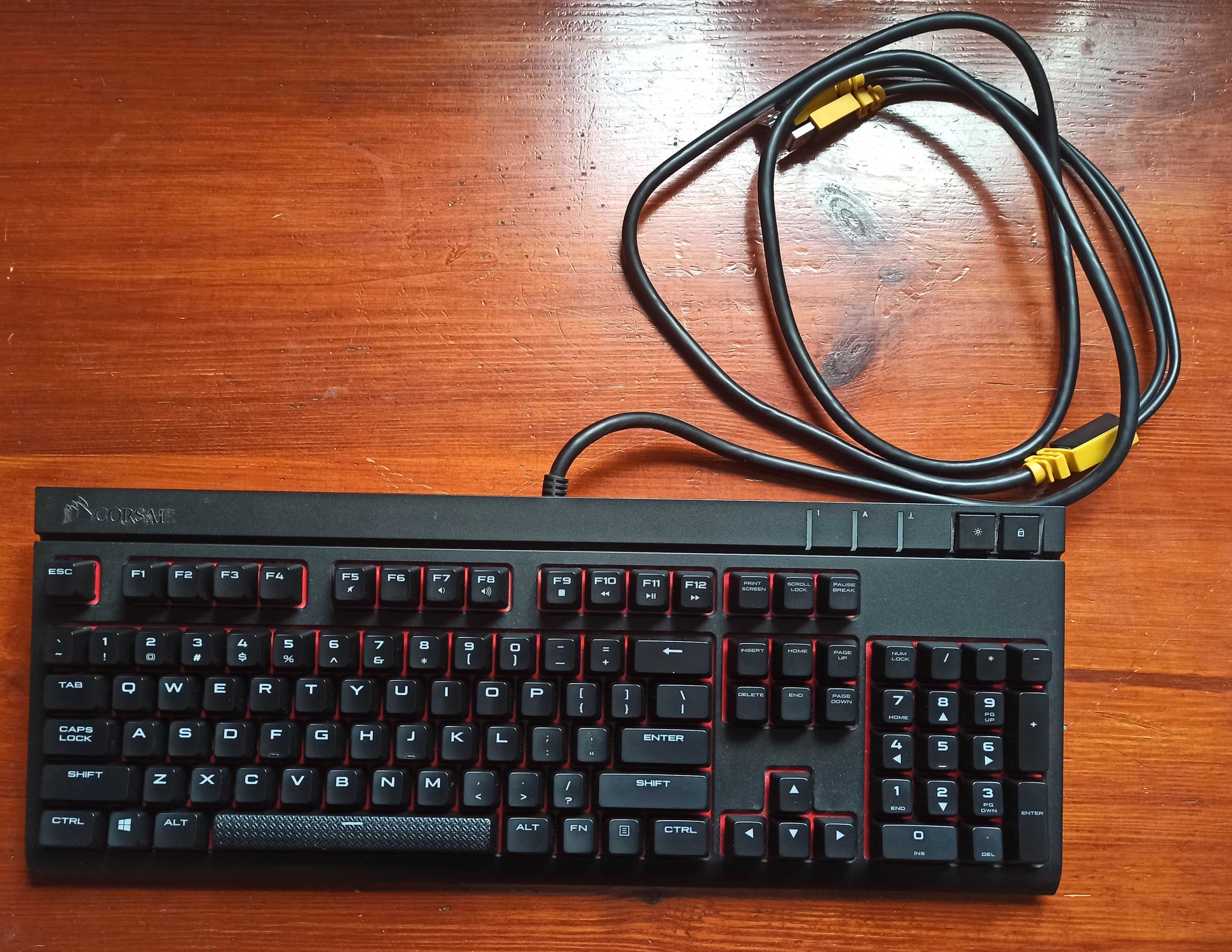 Corsair STRAFE (Cherry MX Silent, Red LED)