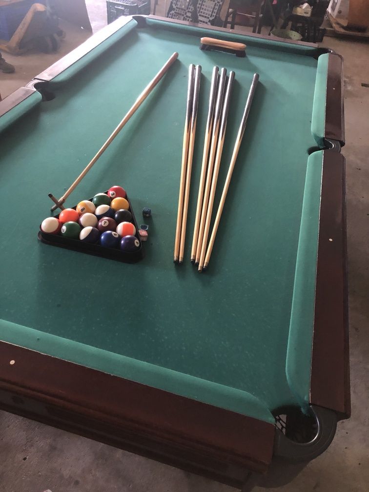 Mesa de snooker com acessórios