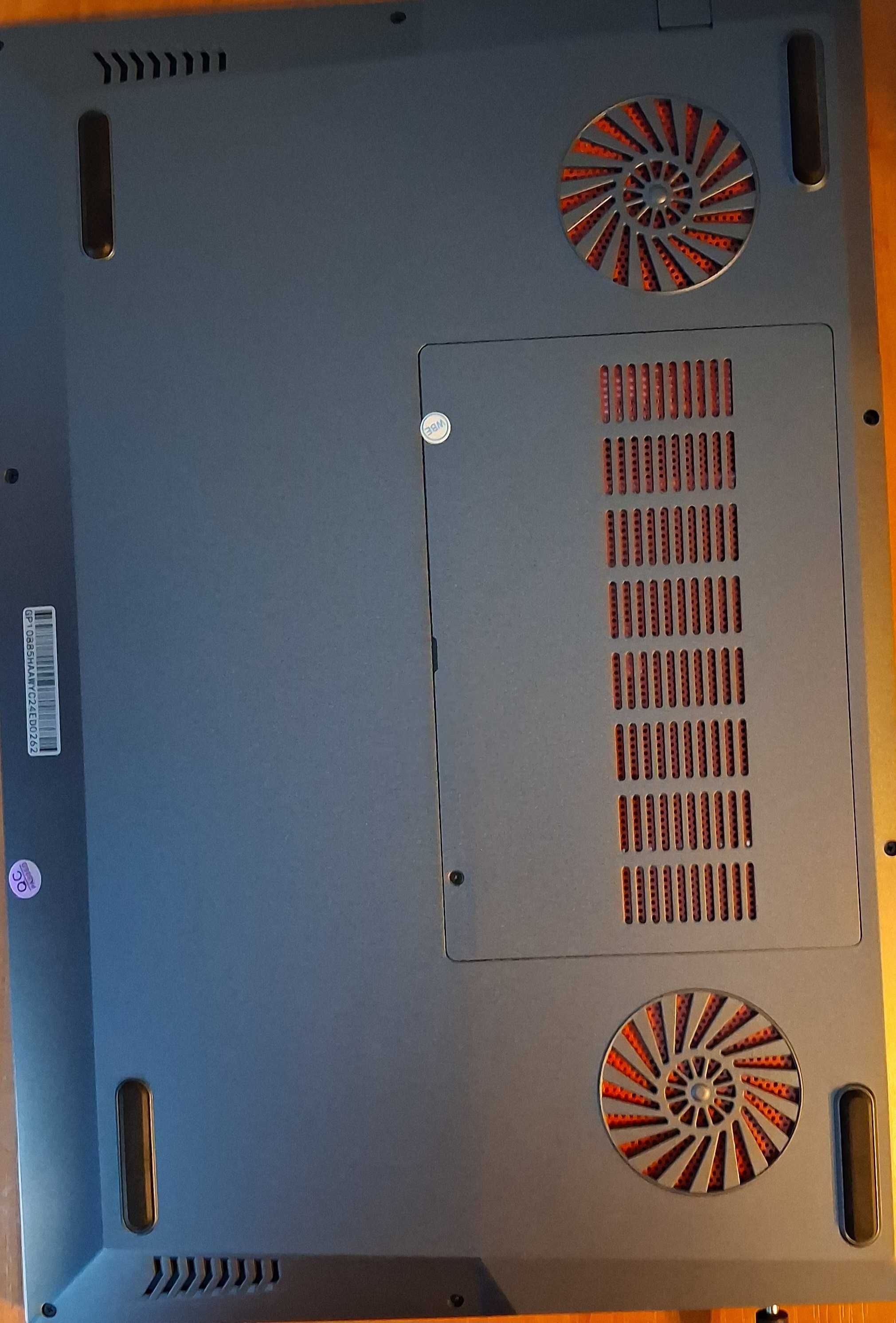 Laptop z podwójnym wyświetlaczem