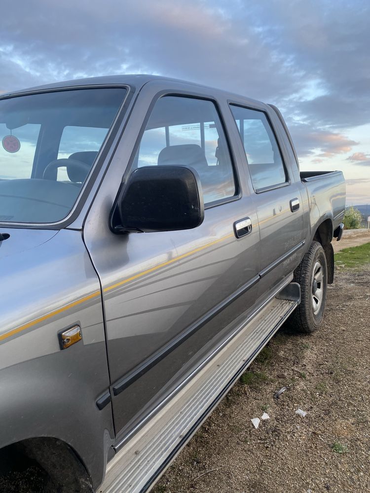 Toyota hilux 2.4d 4x4 sr5