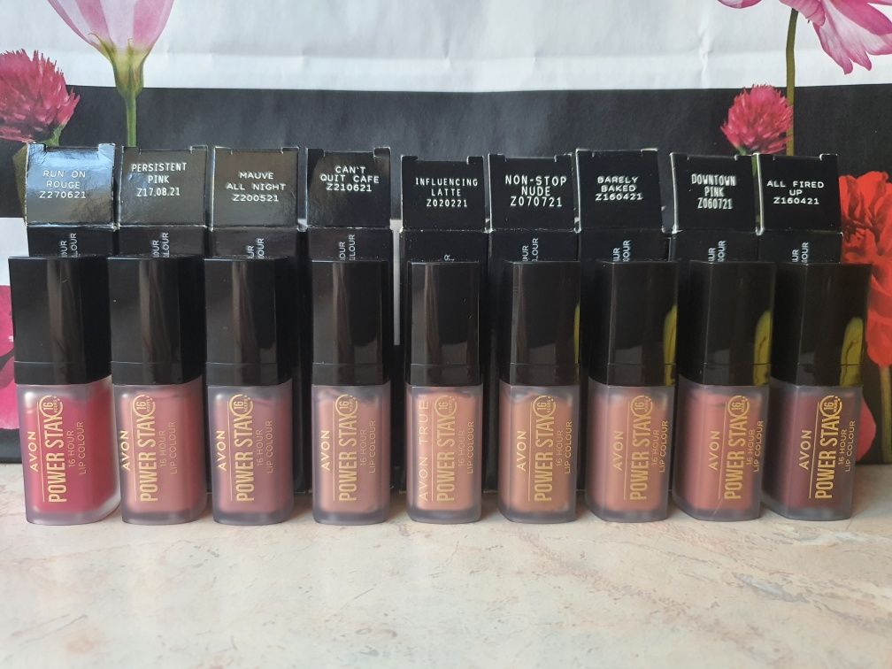 Avon Power Stay 16-Hour (matowa szminka, pomadka do ust)