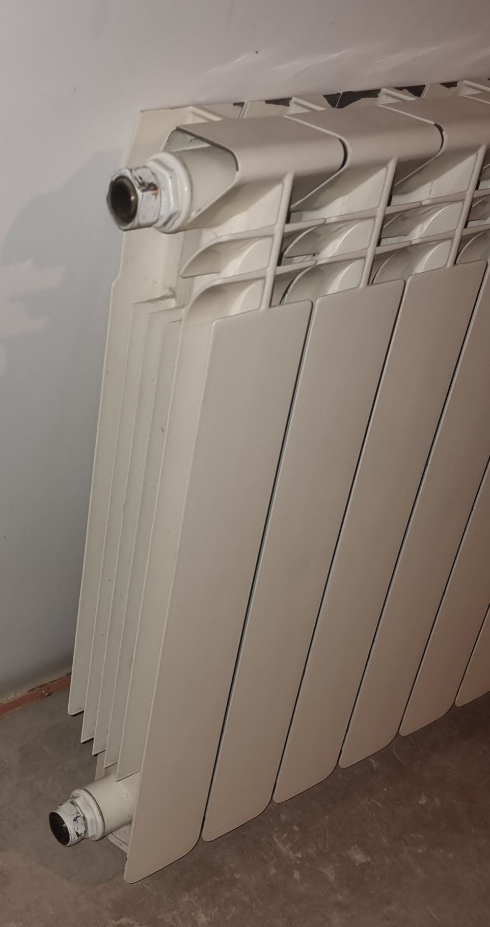 Grzejnik aluminiowy  KFA 8 żeberek dł x wys x szer :  65 x 58 x 10 cm