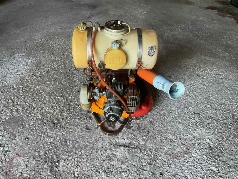 Pulvirisador antigo a gasolina