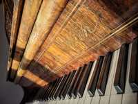 Piękny zabytkowy fortepian Andreas Kulhay