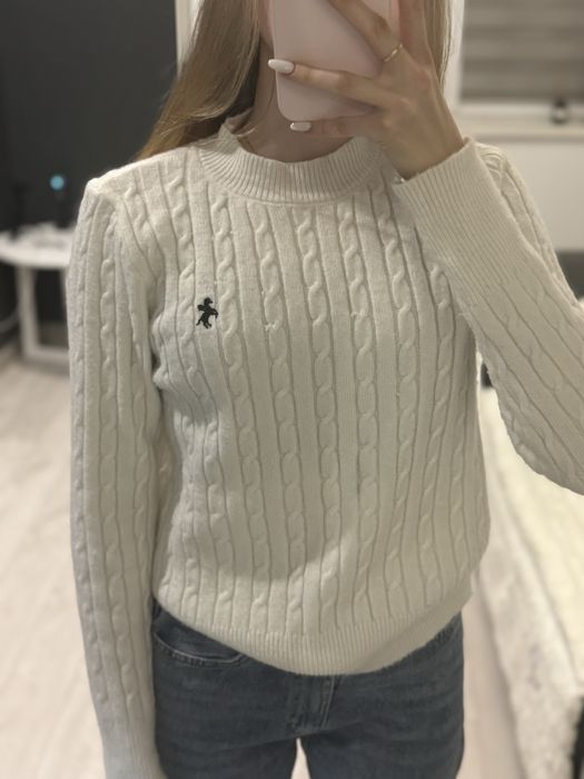 Білий светрик теплий