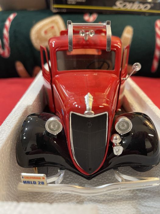 Model kolekcjonerski Ford Pick Up