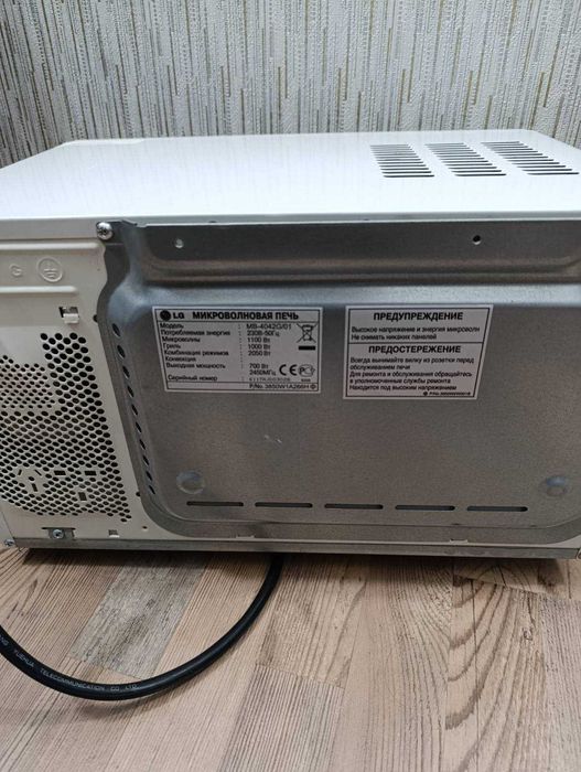 Мікрохвильова піч LG LG MB4042G
