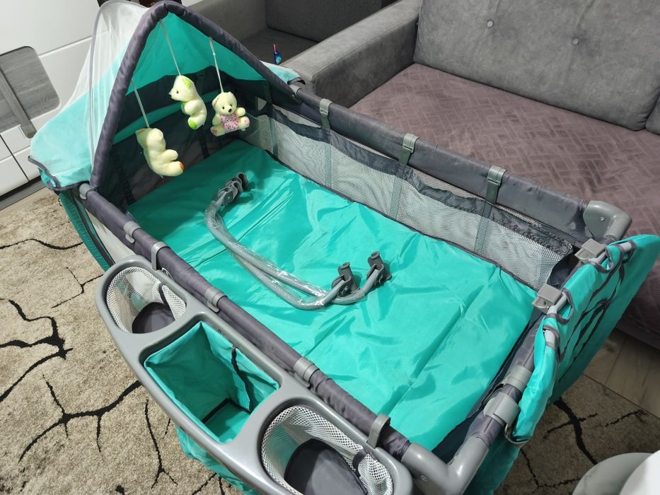 Łóżeczko turystyczne Carello 2w1 z funkcją kołyski