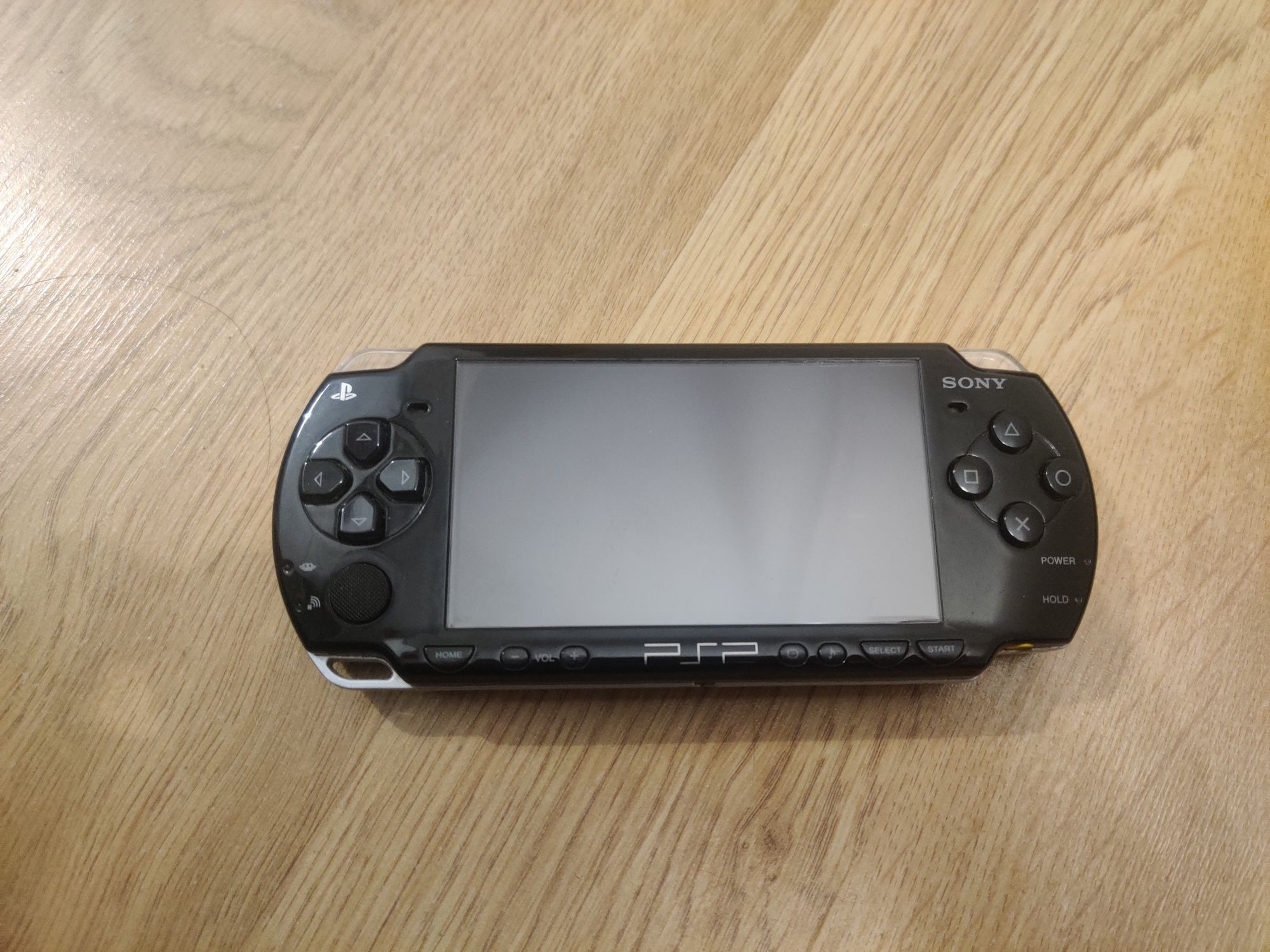 PSP z baterią do wymiany z 4 grami