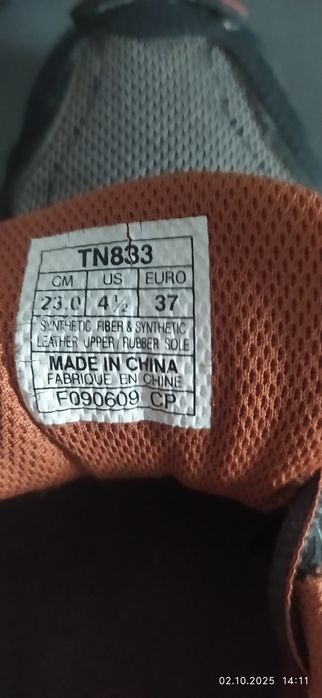 Жіночі кросівки asics 37р.Оригінал.