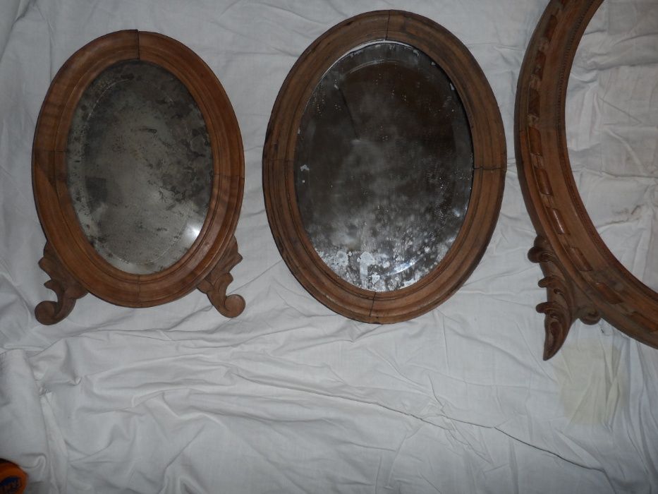 Ретро зеркало овальное в деревянной раме