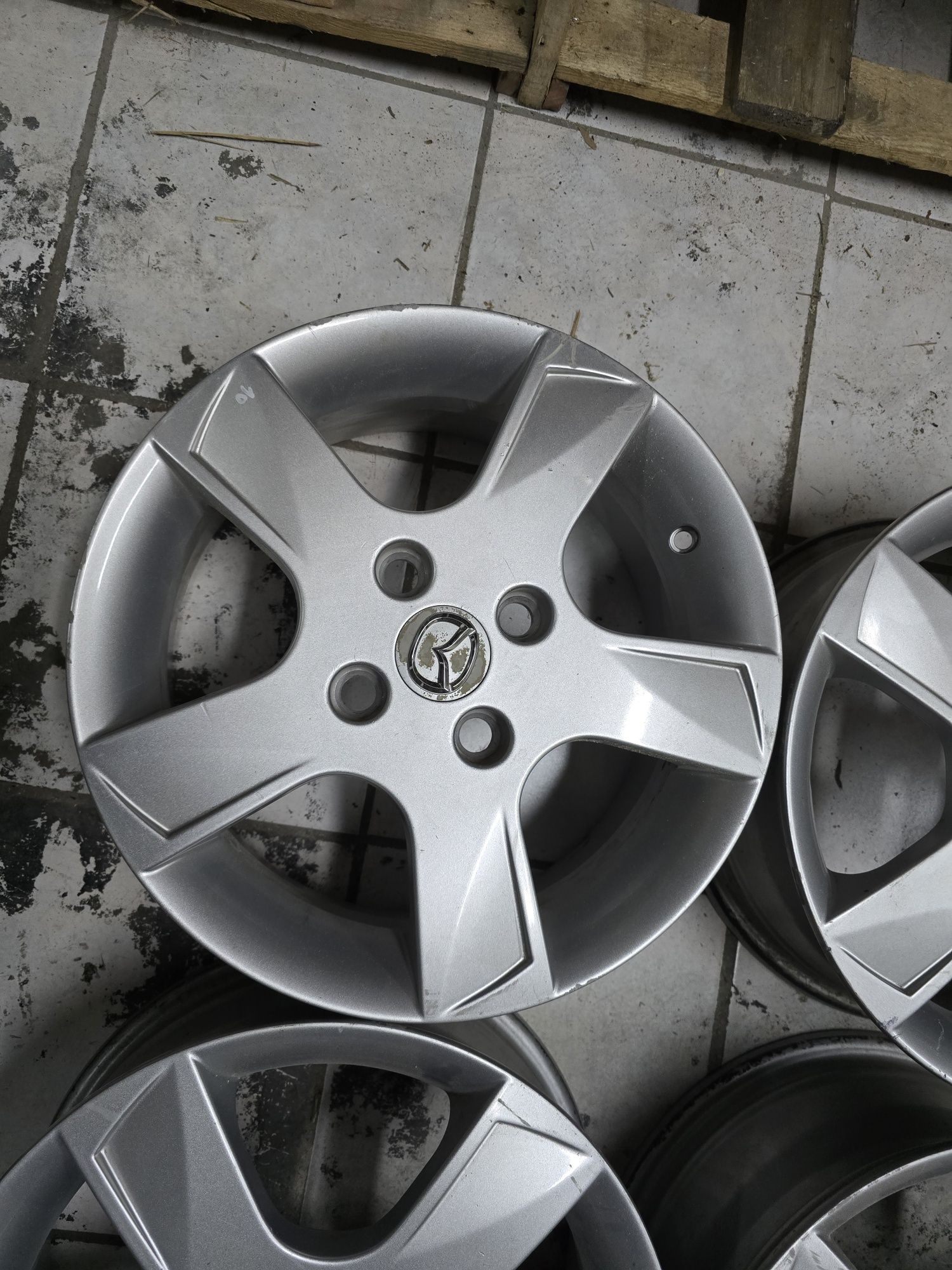 Alufelgi felgi aluminiowe mazda ii 6j x 15" 4x108 et 52,5 ford volvo