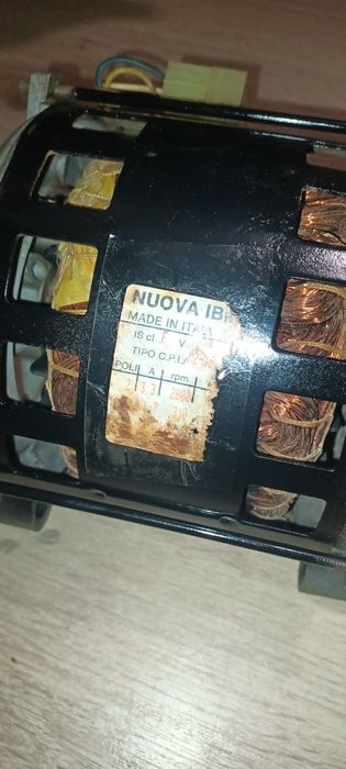 Двигун на пральну машину Indesit
