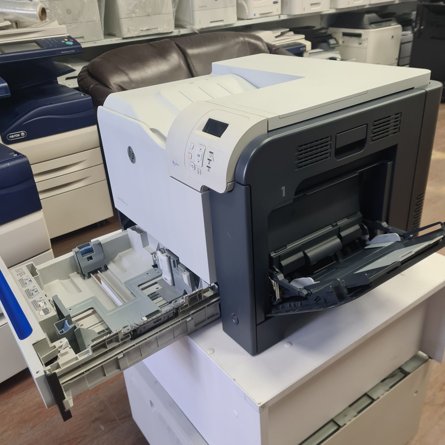 HP LaserJet 500 Color M551dn. Цветной лазерный принтер.