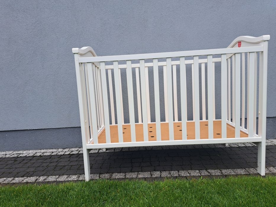 Łóżeczko dziecięce białe