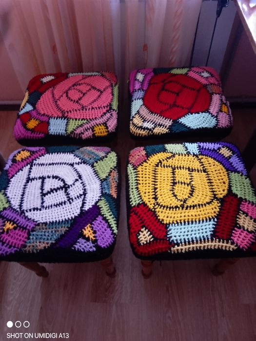 Накидка на квадратную табуретку в стиле роз Макинтоша