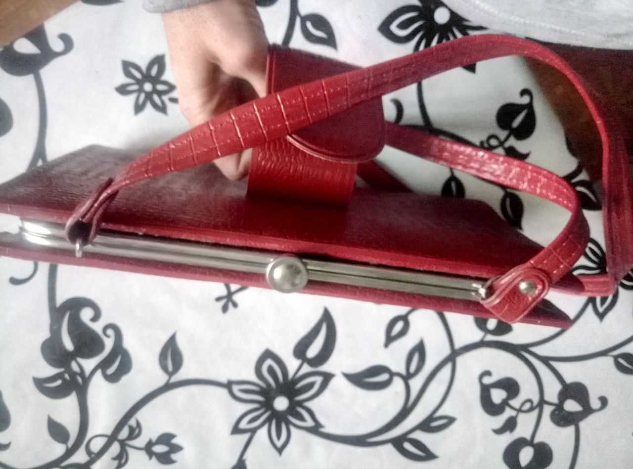 Продам женскую сумочку
