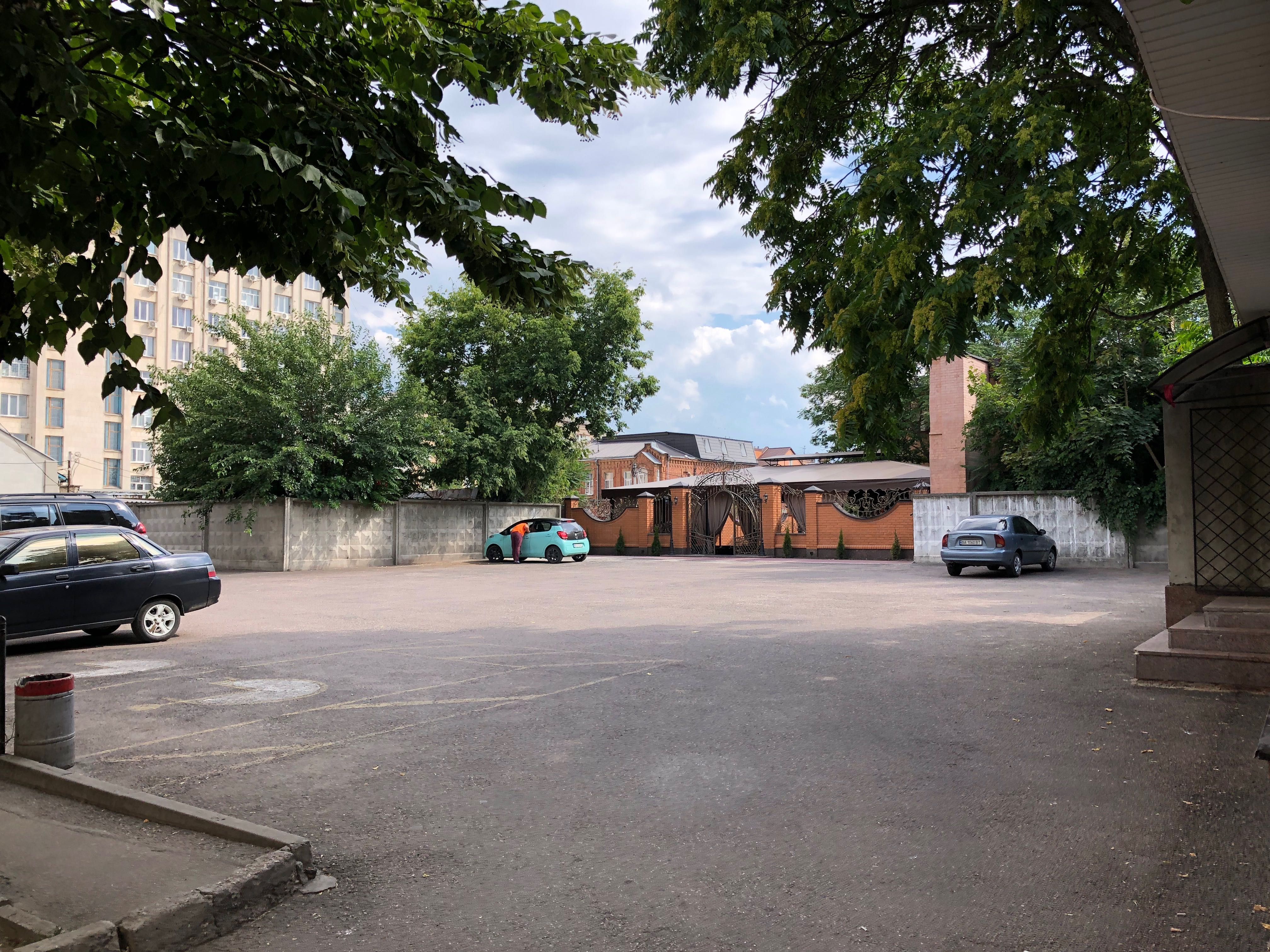 Продаж – центр – будівля 3359 м2 з ділянкою 1277 м2