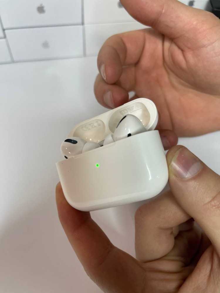 Навушники AirPods Pro Wireless charging case,білий колір.
