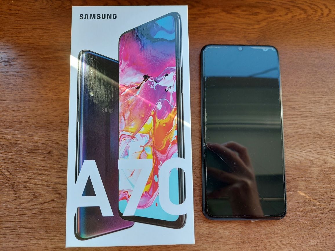 Samsung Galaxy A 70 pełen zestaw